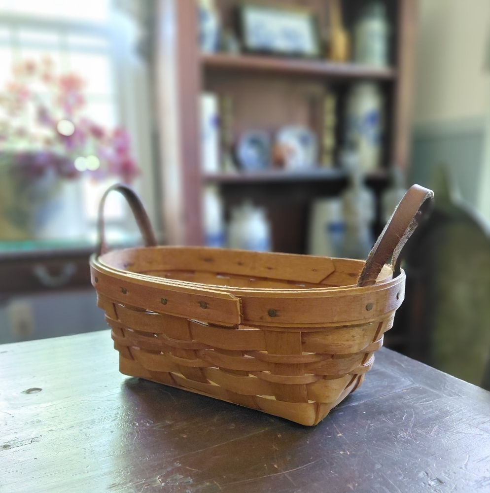 Longaberger 1990 rectangular woven wooden single lapped basket & leather handles